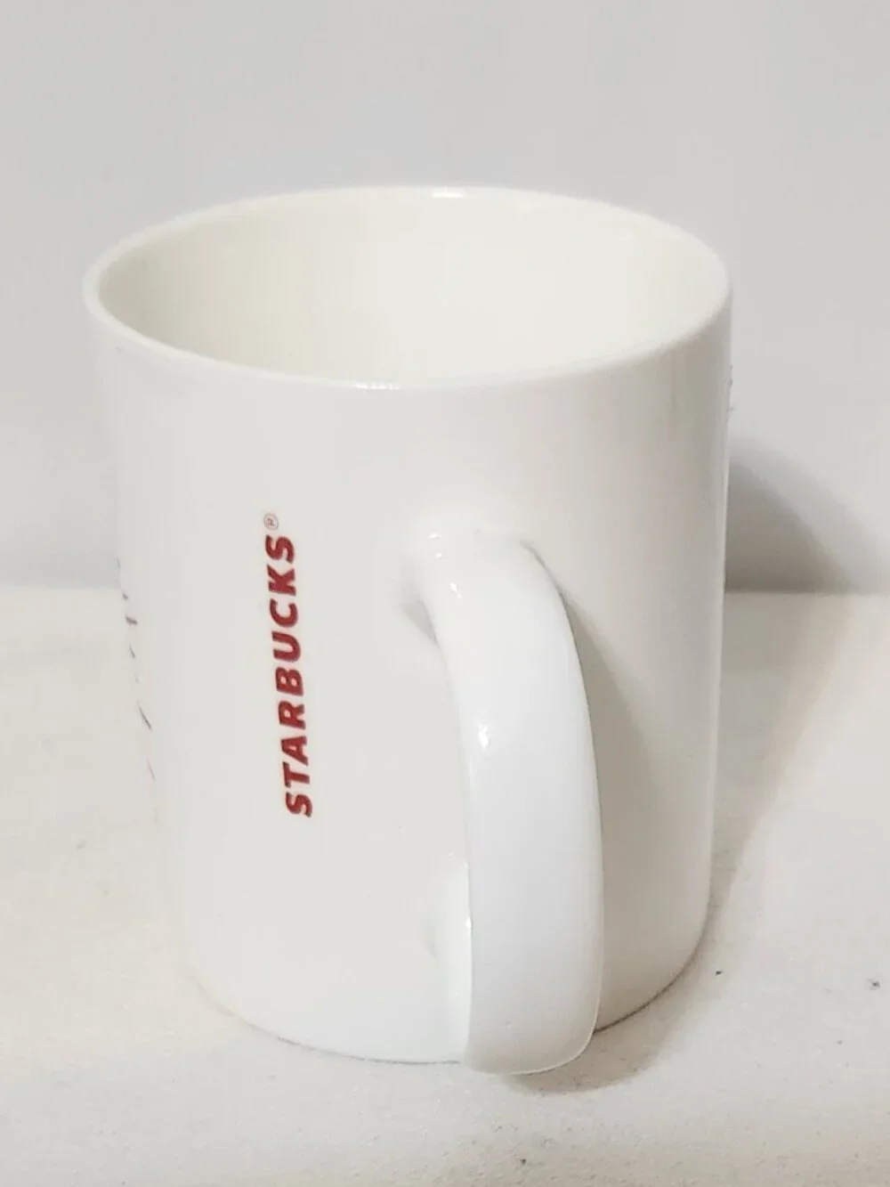 Starbucks 2014 Christmas Holiday Red Starburst White Ceramic Coffee Mug 12 OZ